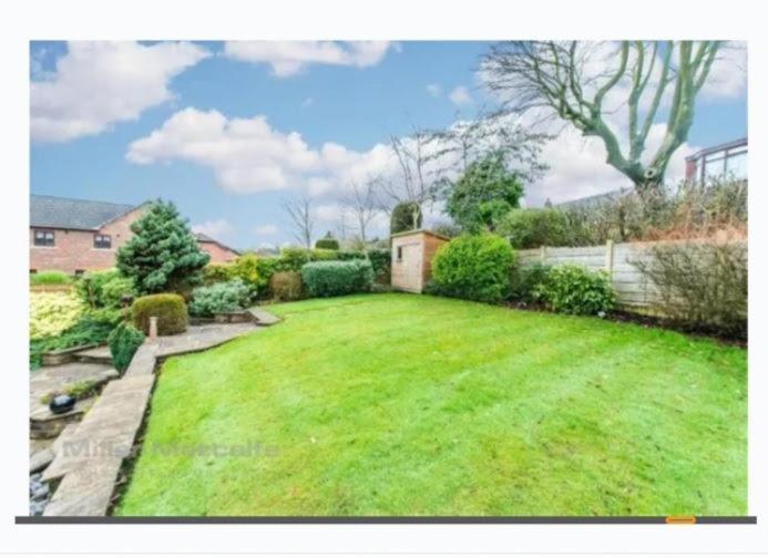 Entire And Exclusive Four Bed Detached Villa Lostock ภายนอก รูปภาพ