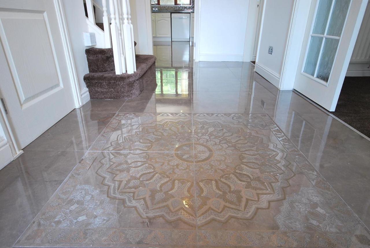 Entire And Exclusive Four Bed Detached Villa Lostock ภายนอก รูปภาพ