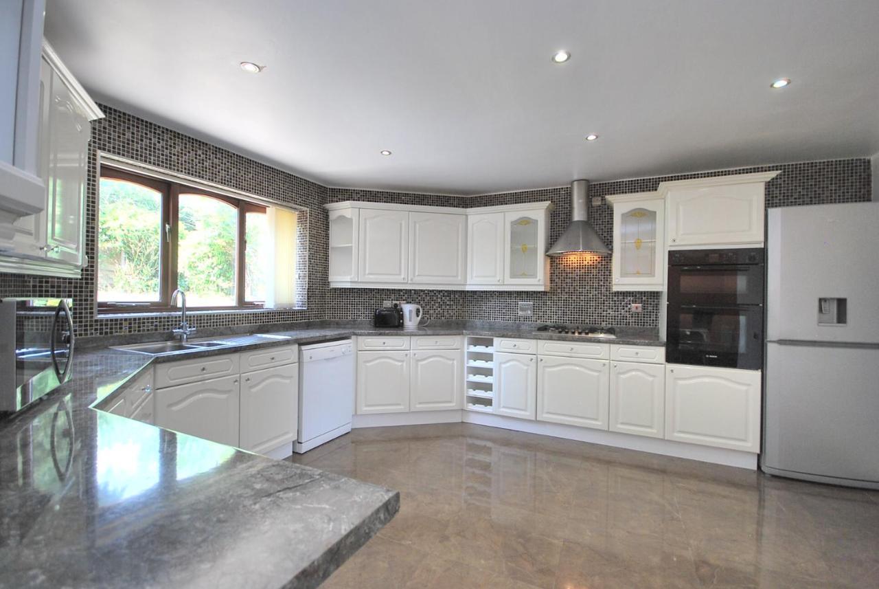Entire And Exclusive Four Bed Detached Villa Lostock ภายนอก รูปภาพ