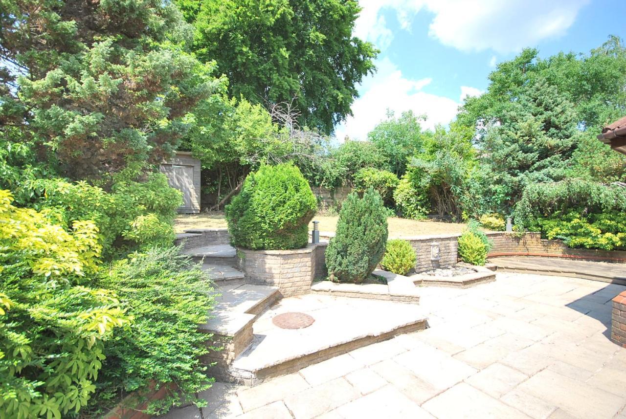 Entire And Exclusive Four Bed Detached Villa Lostock ภายนอก รูปภาพ