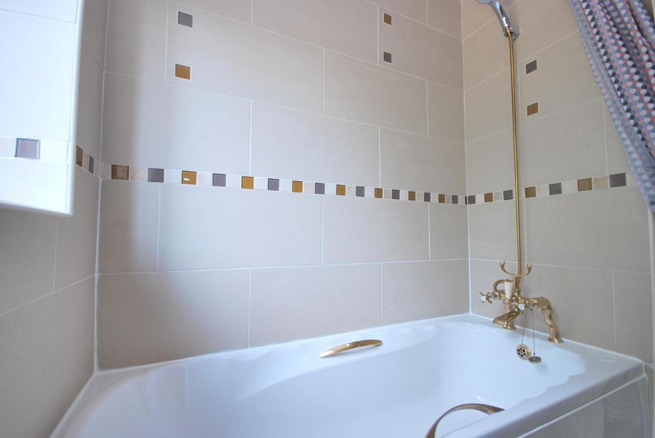 Entire And Exclusive Four Bed Detached Villa Lostock ภายนอก รูปภาพ