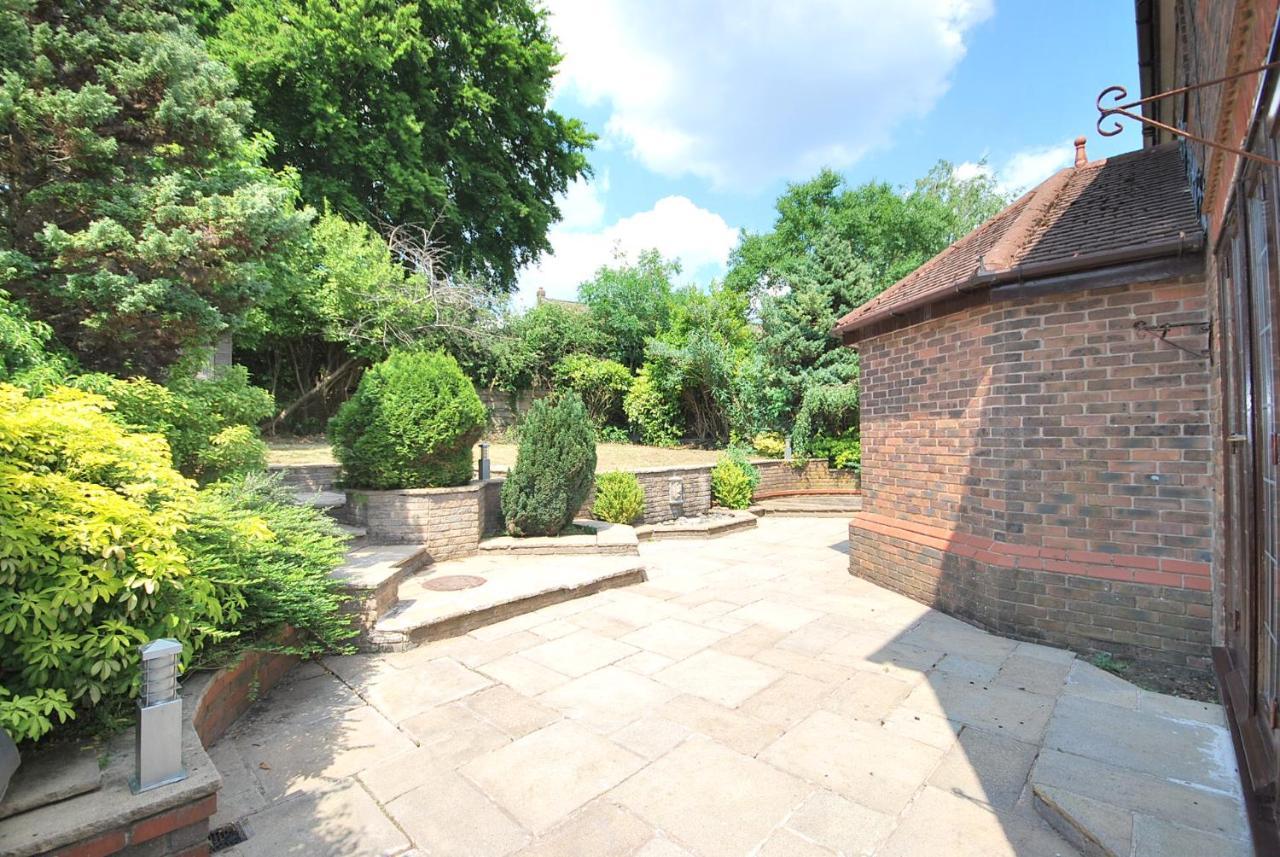 Entire And Exclusive Four Bed Detached Villa Lostock ภายนอก รูปภาพ